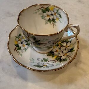 vintage Royal Albert "White Dogwood" teacup and saucer set Floral with Gold Trim